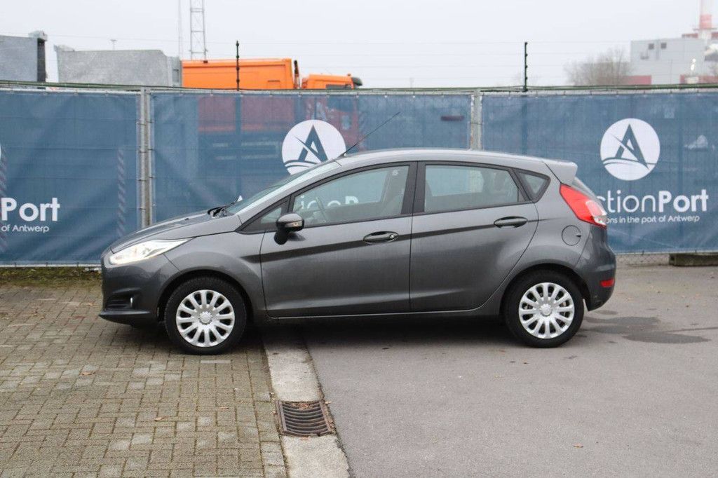 Passenger car Ford Fiesta Petrol 80 hp 2016 (Margin)