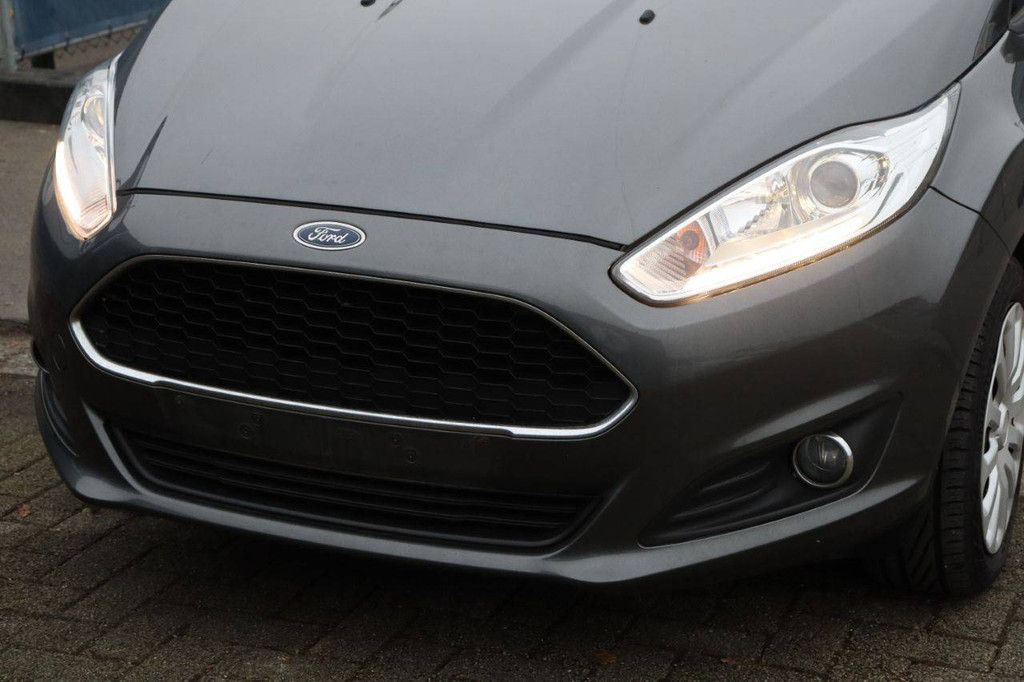 Passenger car Ford Fiesta Petrol 80 hp 2016 (Margin)