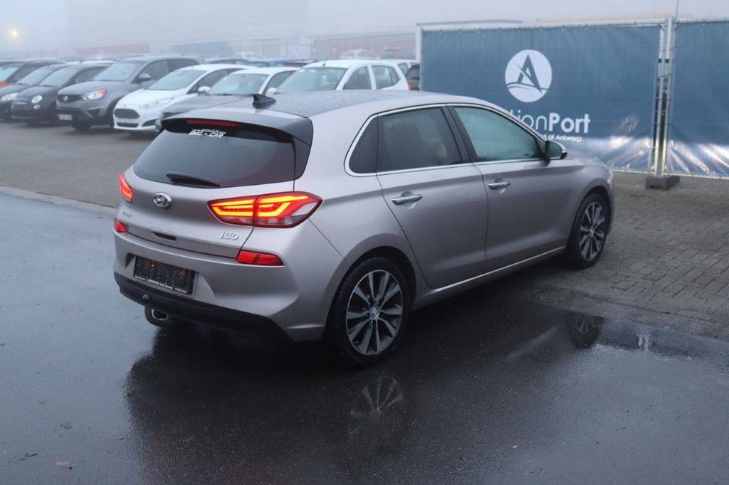 Passenger car Hyundai i30 Diesel 136 hp 2019 (Margin)