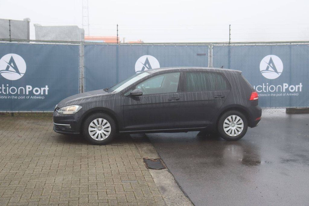 Passenger car Volkswagen Golf Petrol 125 hp 2017 (Margin)