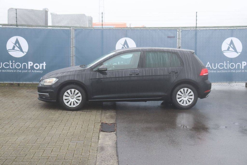 Passenger car Volkswagen Golf Petrol 125 hp 2017 (Margin)