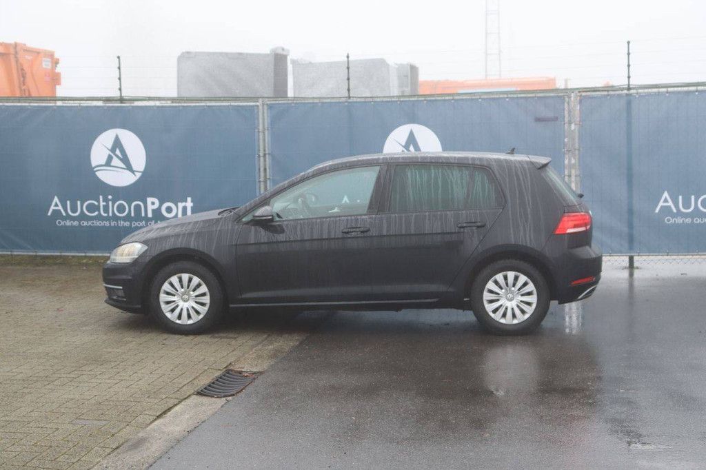 Passenger car Volkswagen Golf Petrol 125 hp 2017 (Margin)