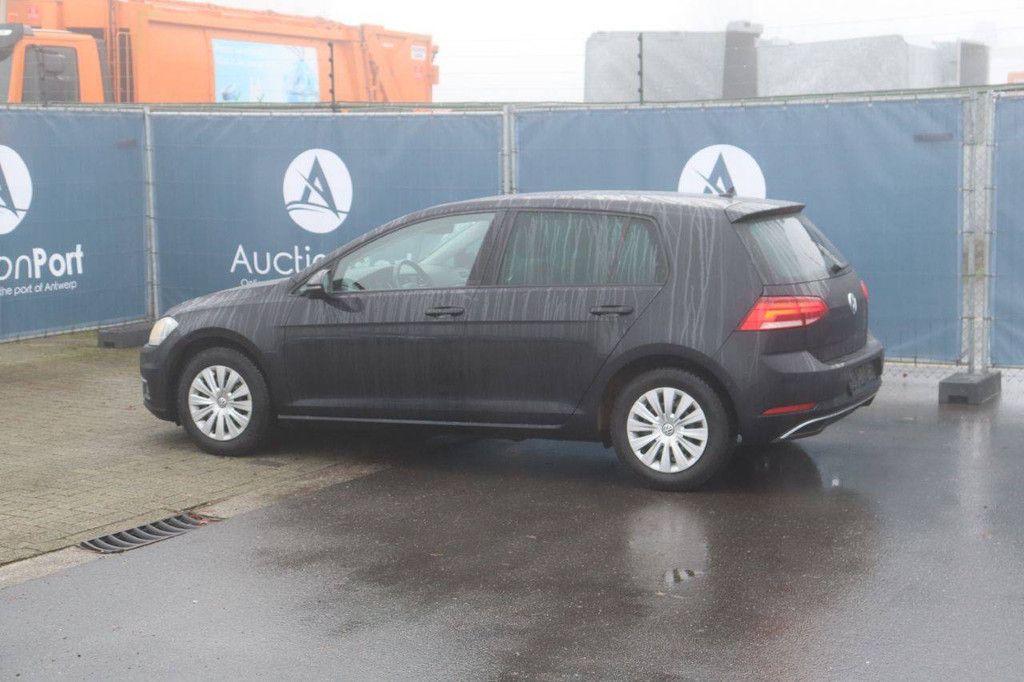 Passenger car Volkswagen Golf Petrol 125 hp 2017 (Margin)