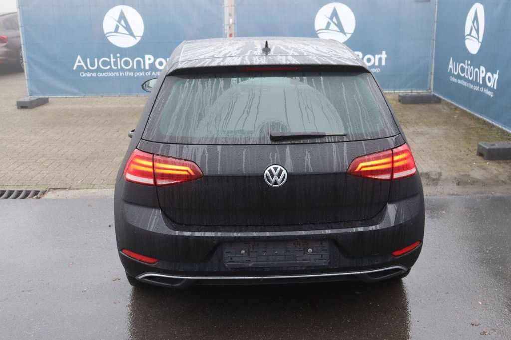 Passenger car Volkswagen Golf Petrol 125 hp 2017 (Margin)