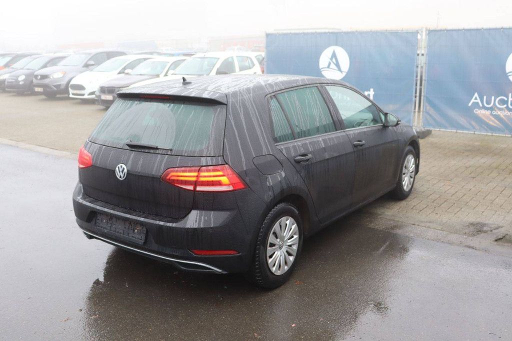 Passenger car Volkswagen Golf Petrol 125 hp 2017 (Margin)