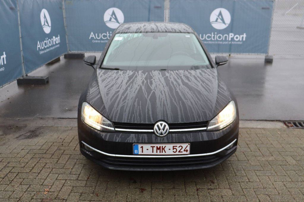 Passenger car Volkswagen Golf Petrol 125 hp 2017 (Margin)