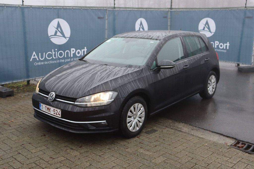 Passenger car Volkswagen Golf Petrol 125 hp 2017 (Margin)