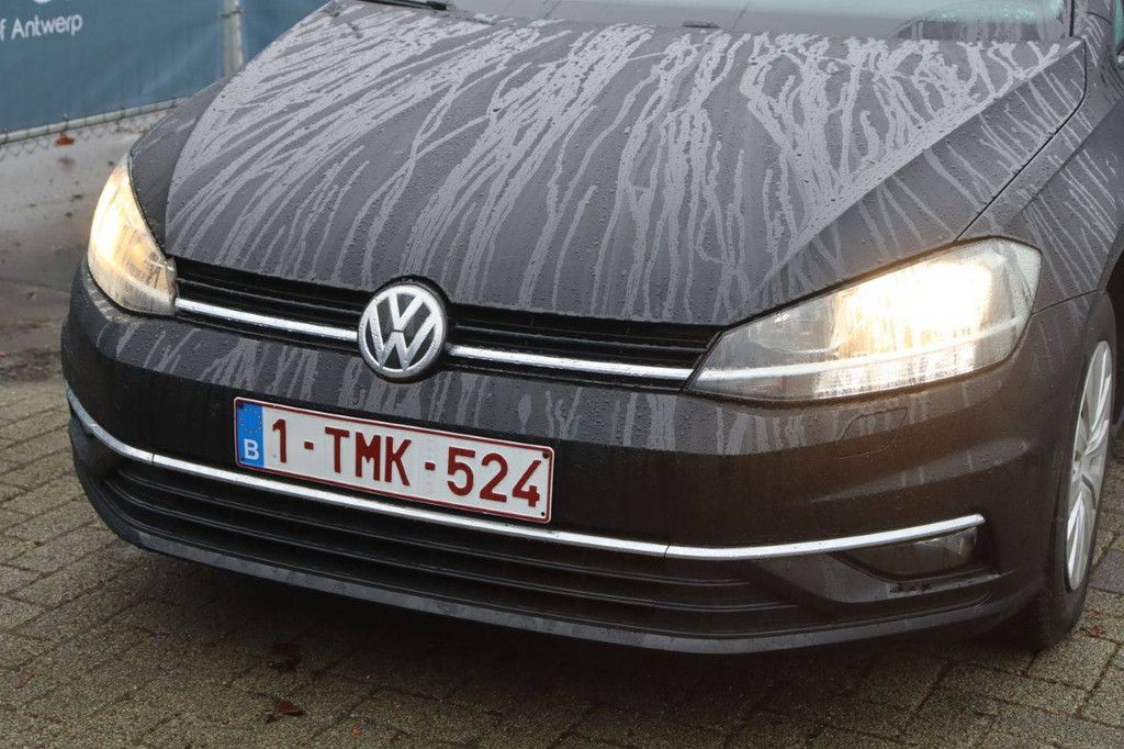 Passenger car Volkswagen Golf Petrol 125 hp 2017 (Margin)