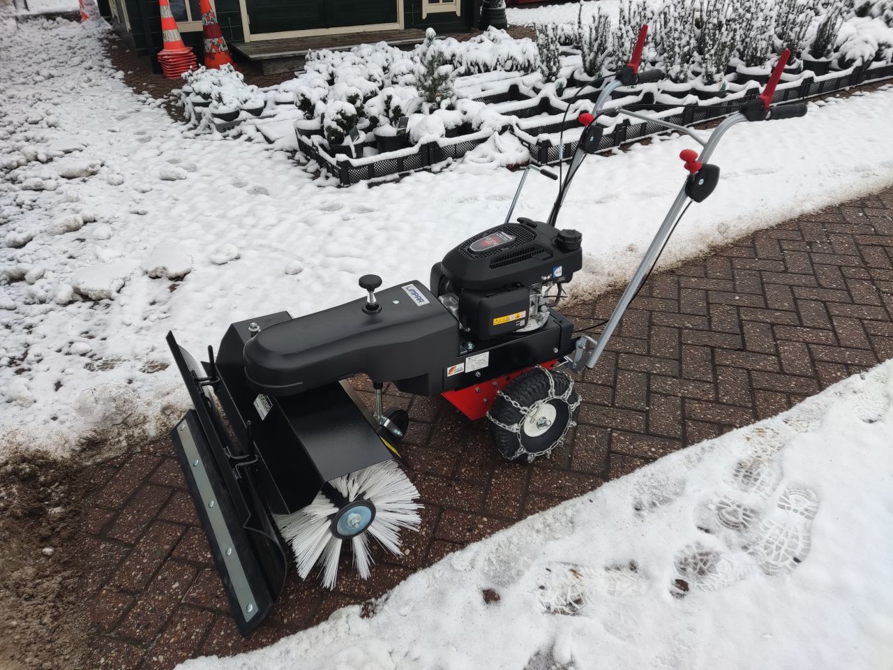 Nieuwe LIMPAR 78 veegmachine met HONDA motor, WINTERDIENST