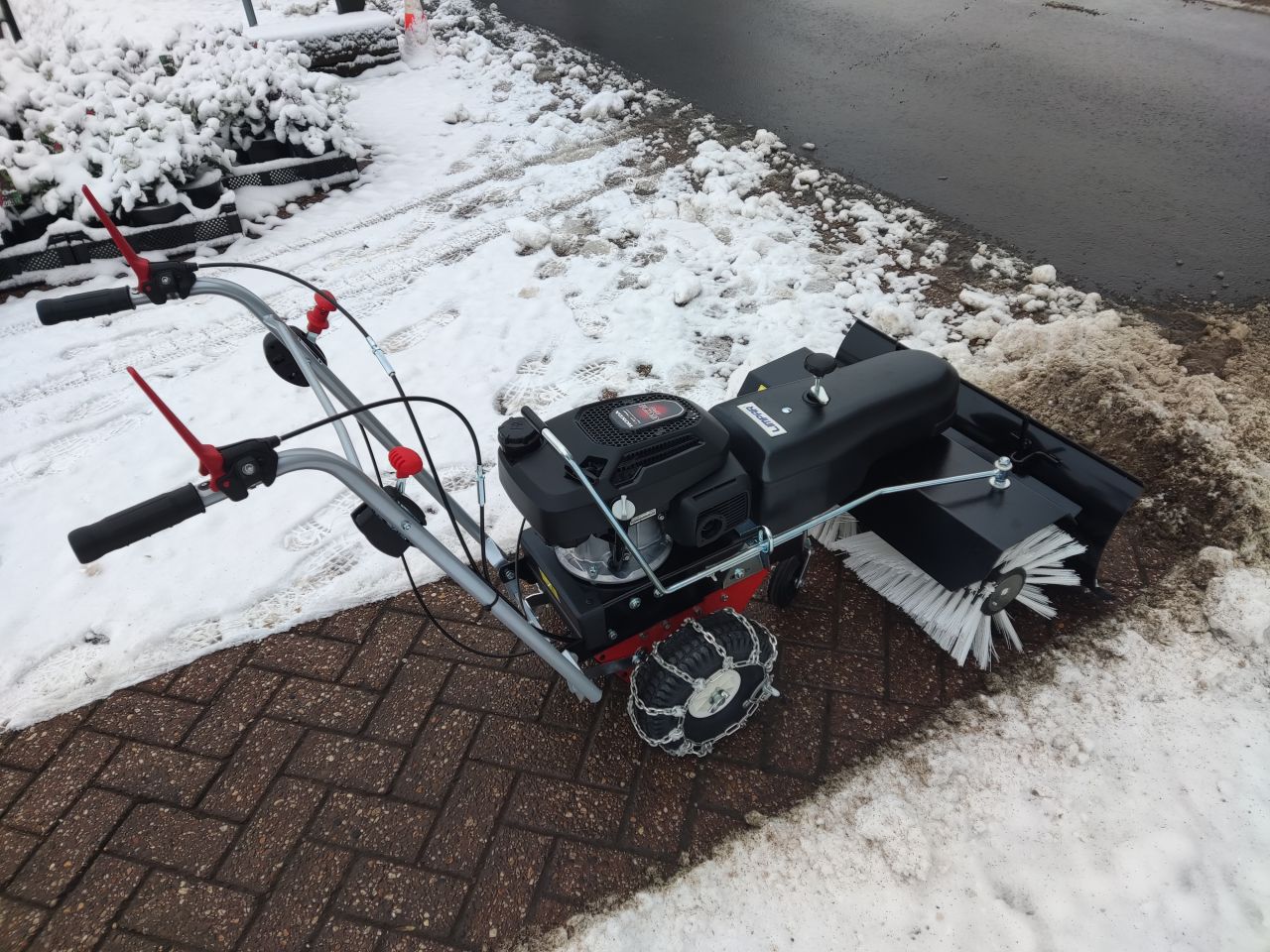 Nieuwe LIMPAR 78 veegmachine met HONDA motor, WINTERDIENST
