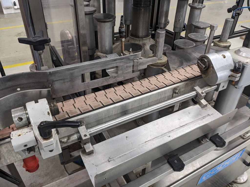 Cobert / Bertolaso Flessen vul-en sluit machine, Olympia 16 / Sigma 103