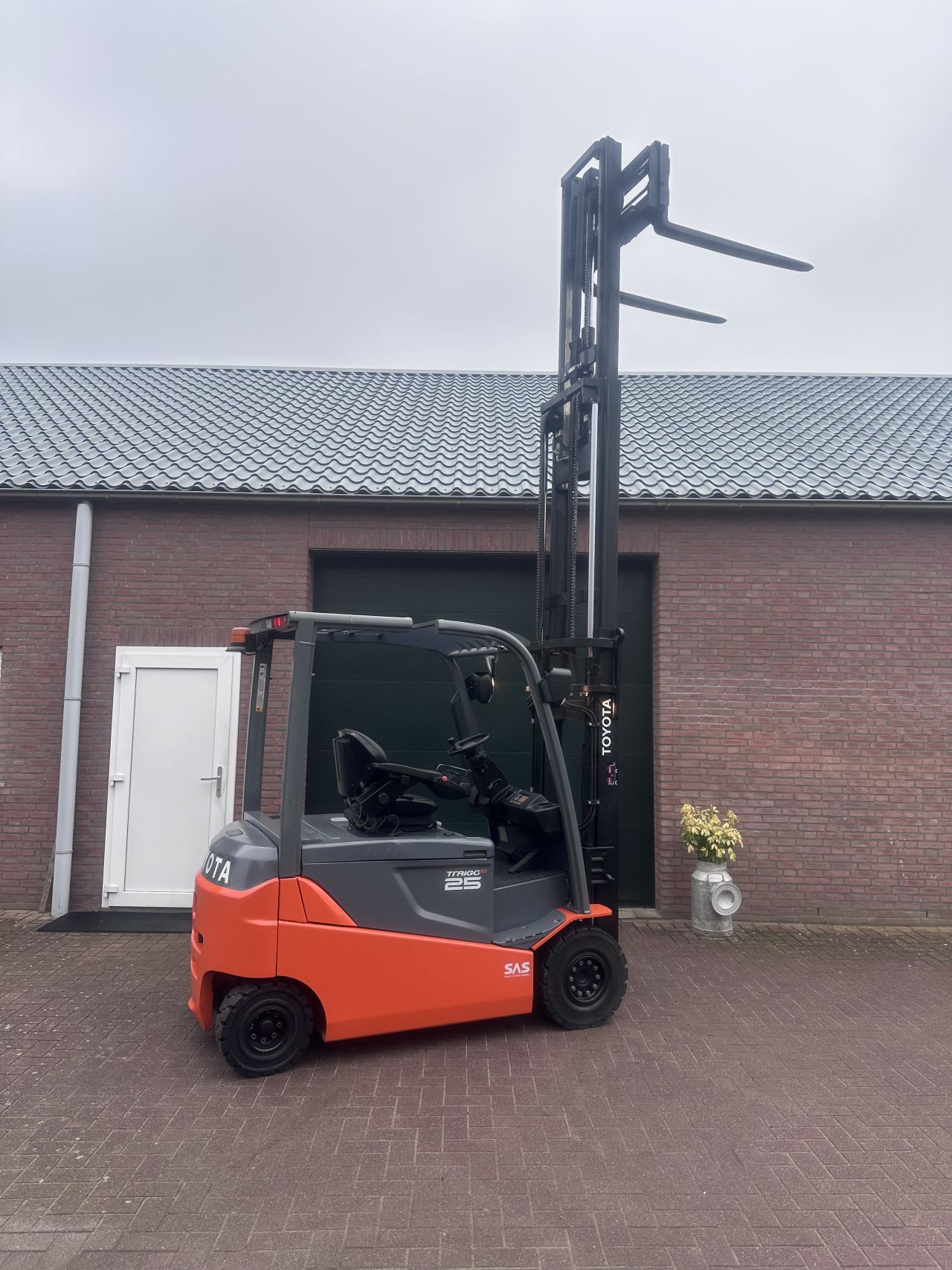 Toyota 8FBMT25 2500kg 800 uur! Triplo elektrische heftruck