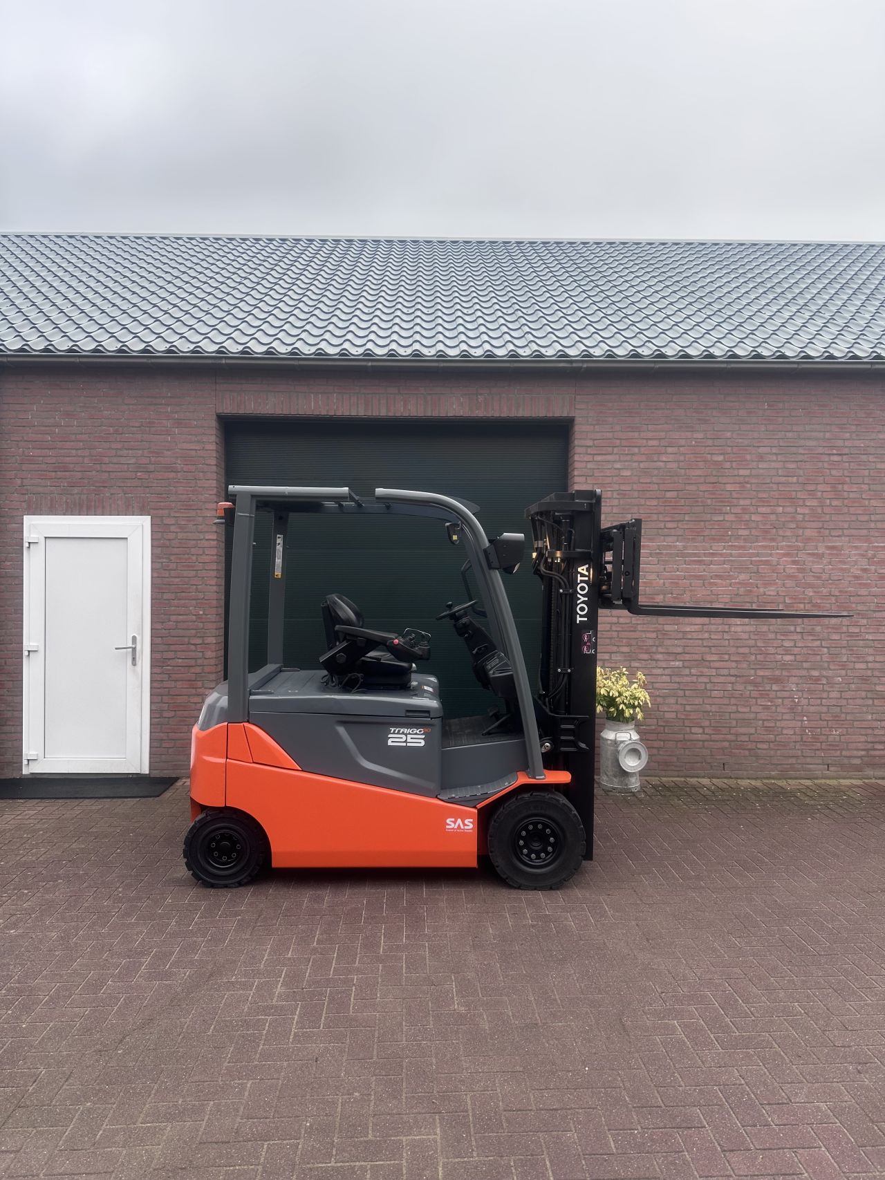 Toyota 8FBMT25 2500kg 800 uur! Triplo elektrische heftruck