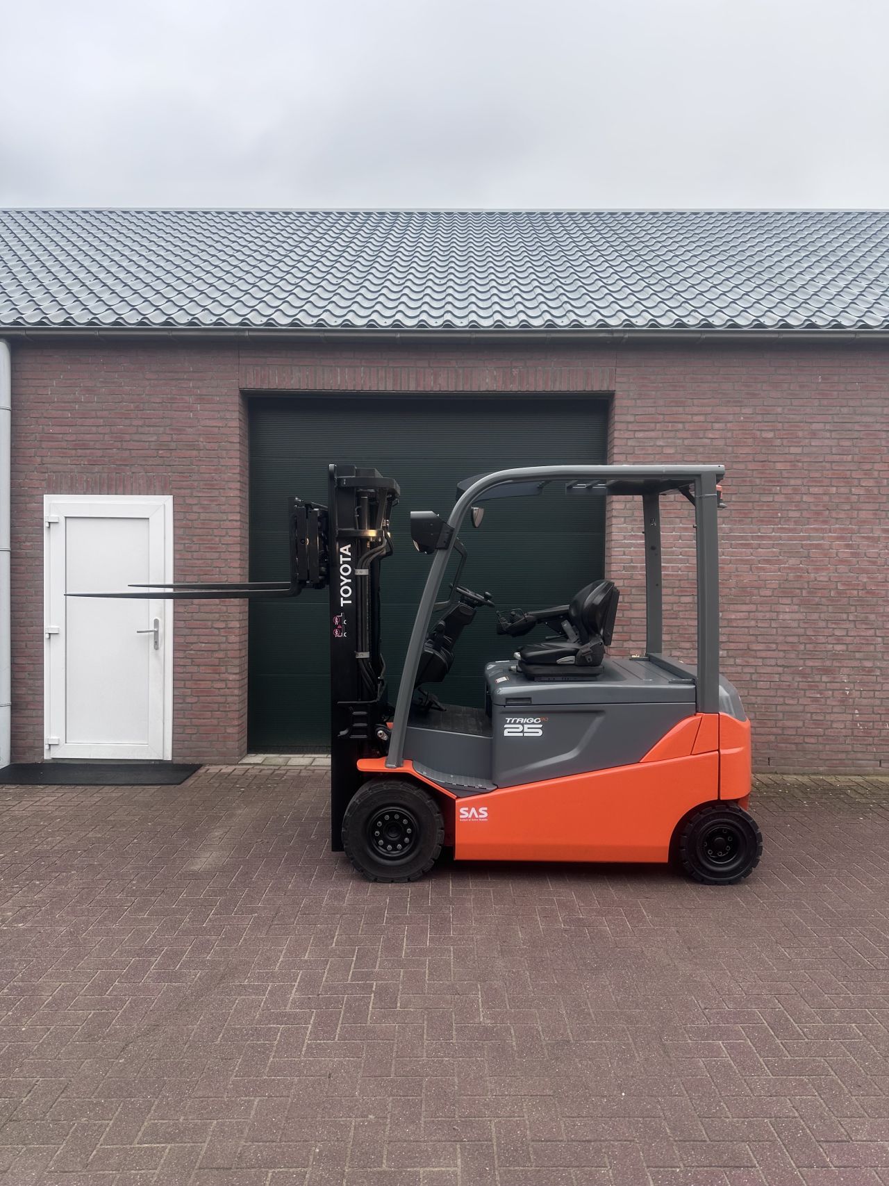 Toyota 8FBMT25 2500kg 800 uur! Triplo elektrische heftruck