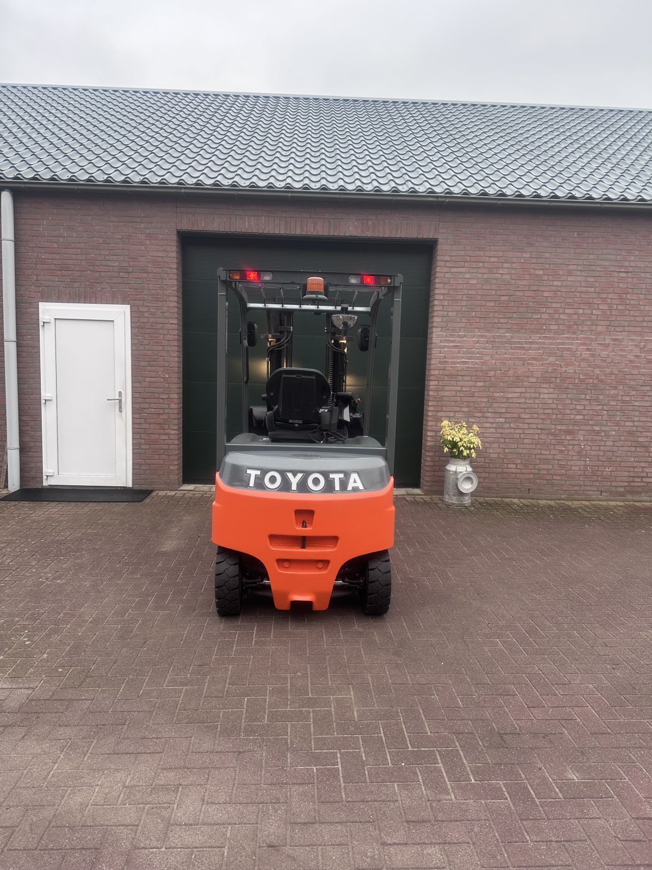 Toyota 8FBMT25 2500kg 800 uur! Triplo elektrische heftruck