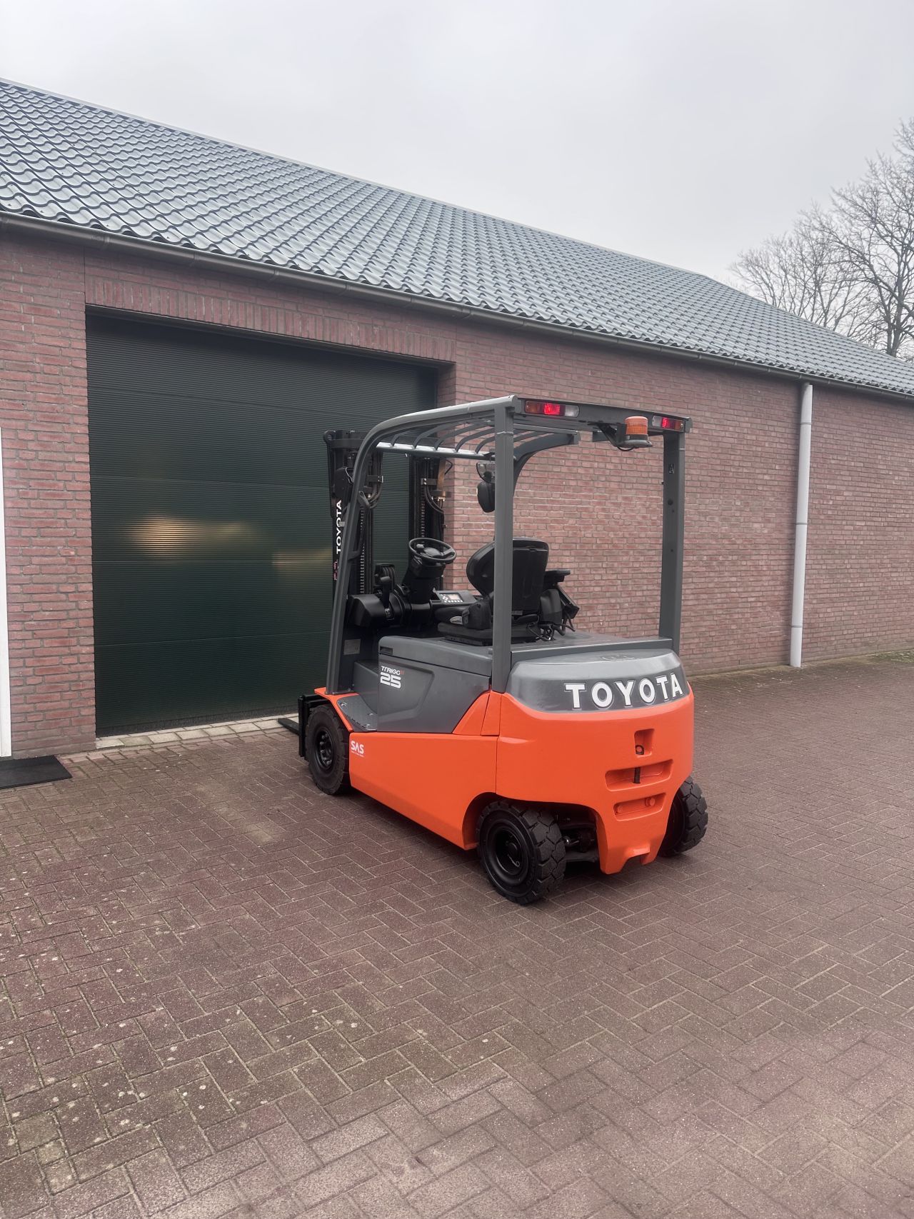 Toyota 8FBMT25 2500kg 800 uur! Triplo elektrische heftruck