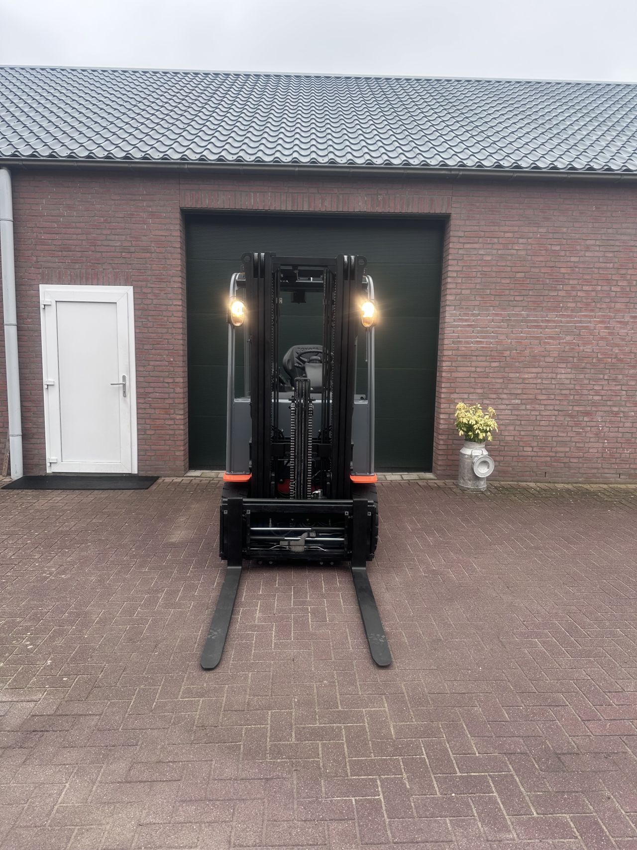 Toyota 8FBMT25 2500kg 800 uur! Triplo elektrische heftruck