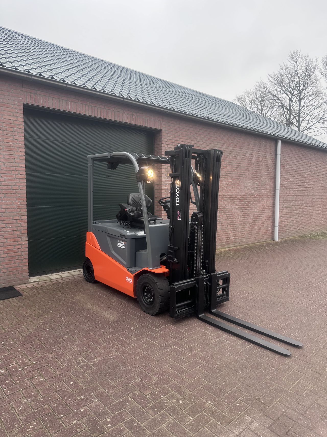 Toyota 8FBMT25 2500kg 800 uur! Triplo elektrische heftruck