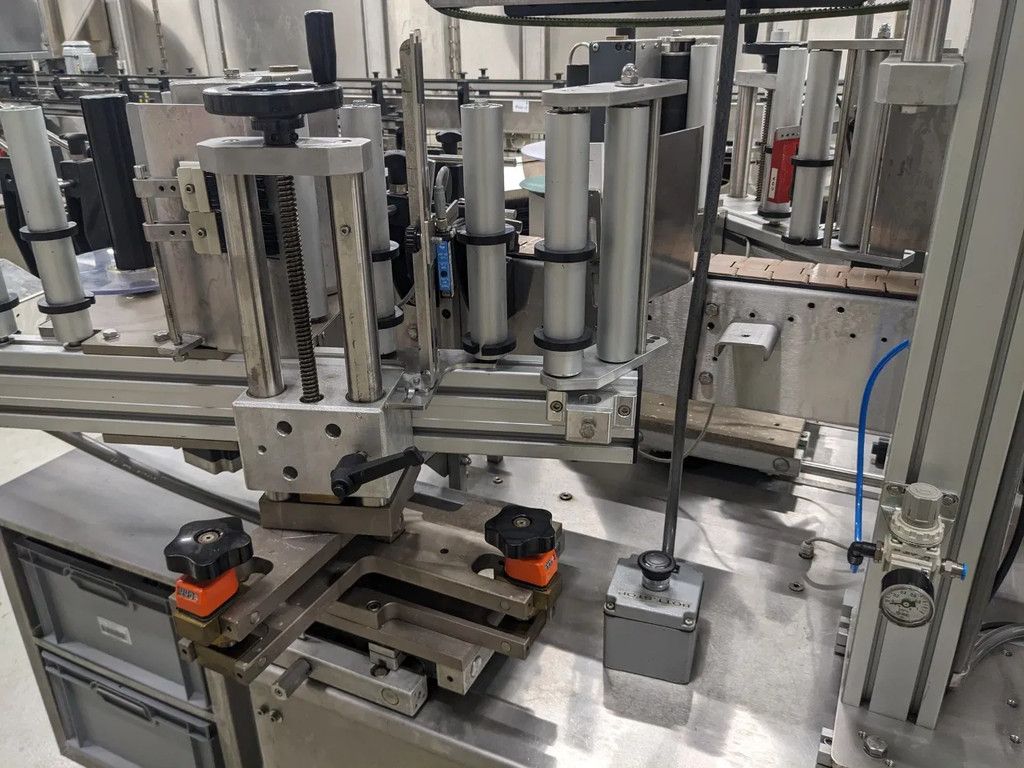 Simac Zelfklevende etiketeer machine, Kelly