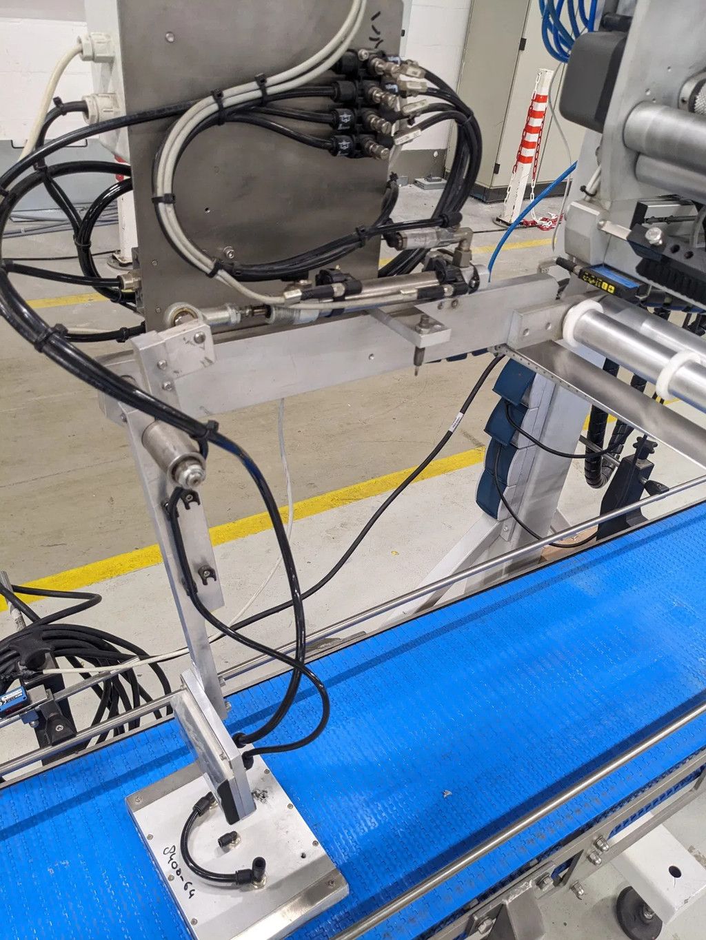 Altech Zelfklevende etiketeer machine, Alritma