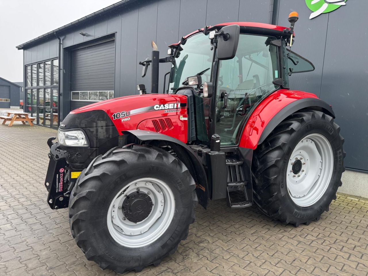 Case Farmall 105U PRO