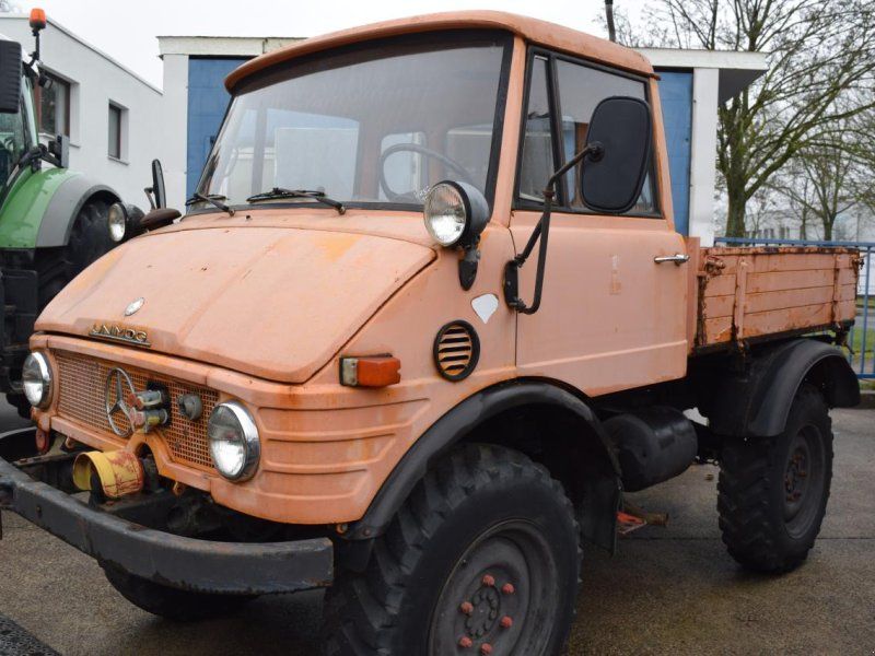 Mercedes-Benz Unimog U421