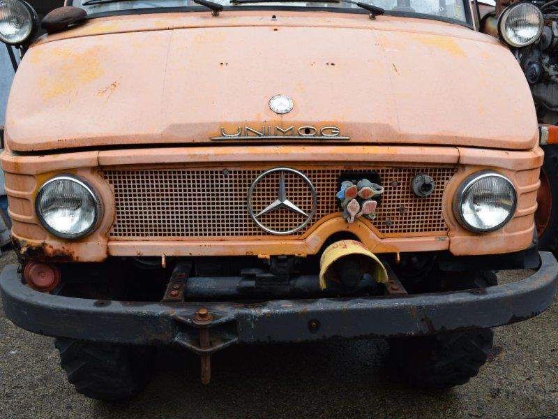 Mercedes-Benz Unimog U421