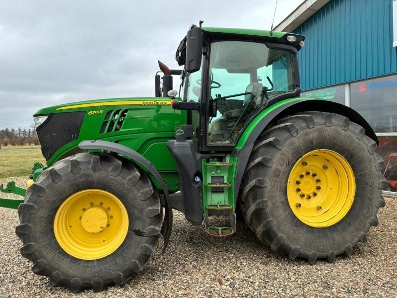 John Deere 6215R