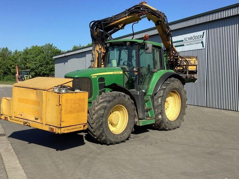John Deere 6930 + BOS MÄHAUSLEGER + MULCHKOPF