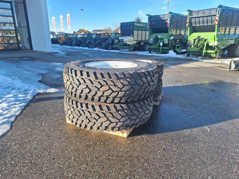 Nokian 480/80R34+400/80R24 Kompletträder