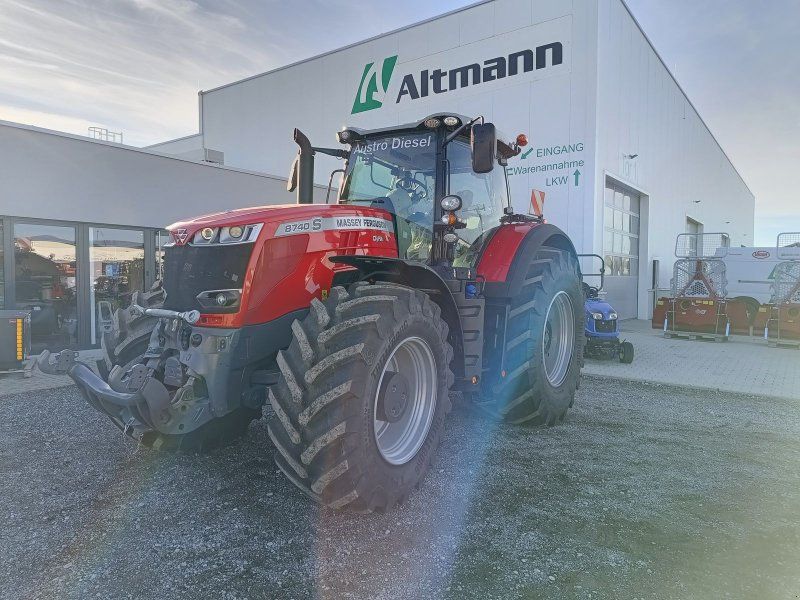 Massey Ferguson 8740 S Exclusive (Stage V)