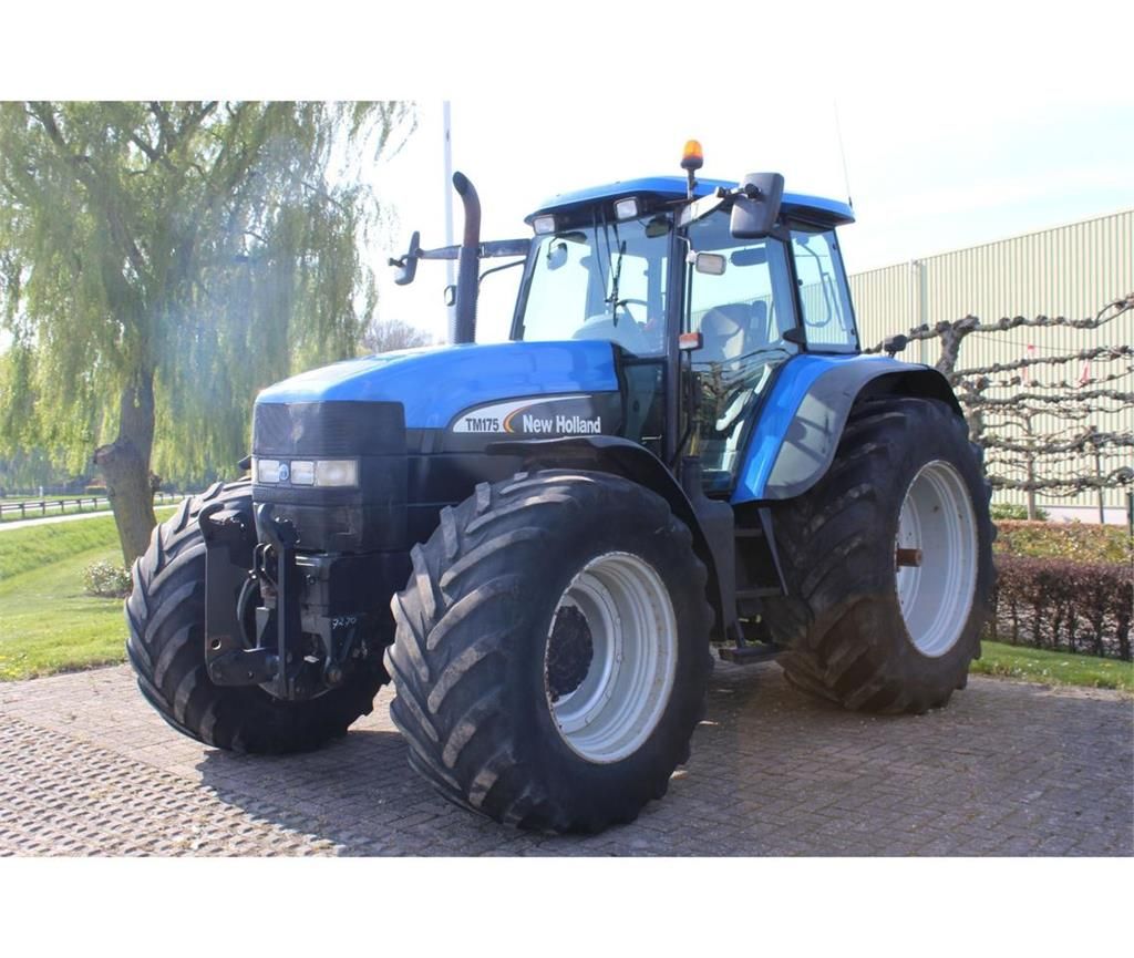 New Holland TM175