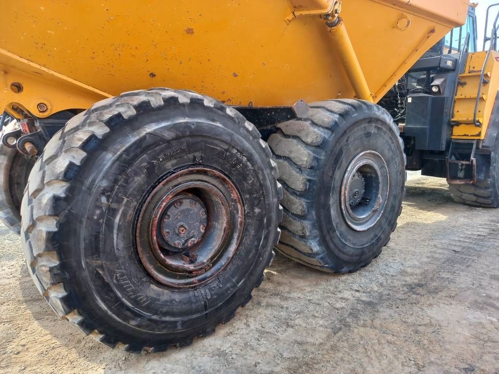 Komatsu HM400-3R (4 pcs available in Abu Dhabi)