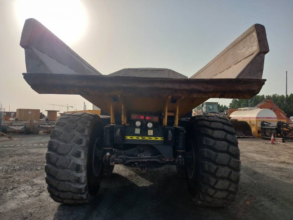 Komatsu HM400-3R (4 pcs available in Abu Dhabi)
