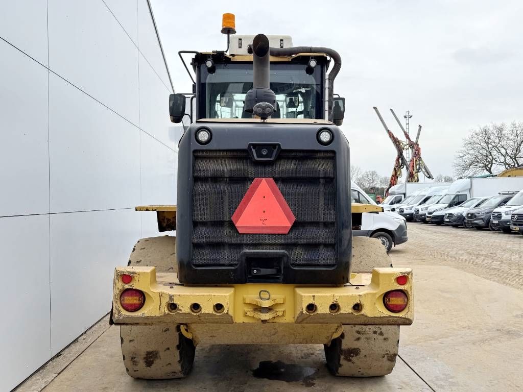 CAT 926M - Dutch Machine / Automatic Greasing