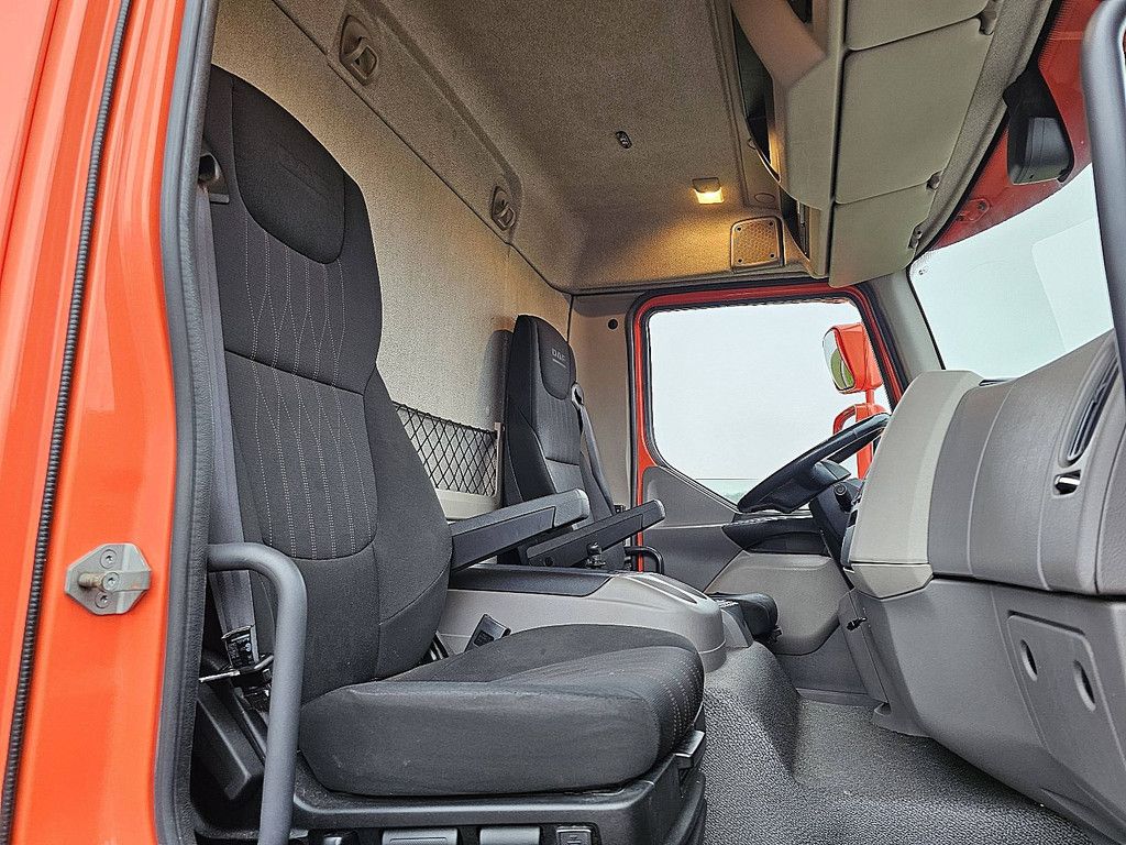 DAF LF 260 11.9t/16t 2t lift