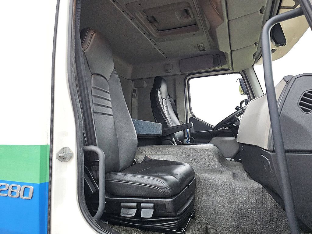 VOLVO FE 280.18 box 5.5 2t lift