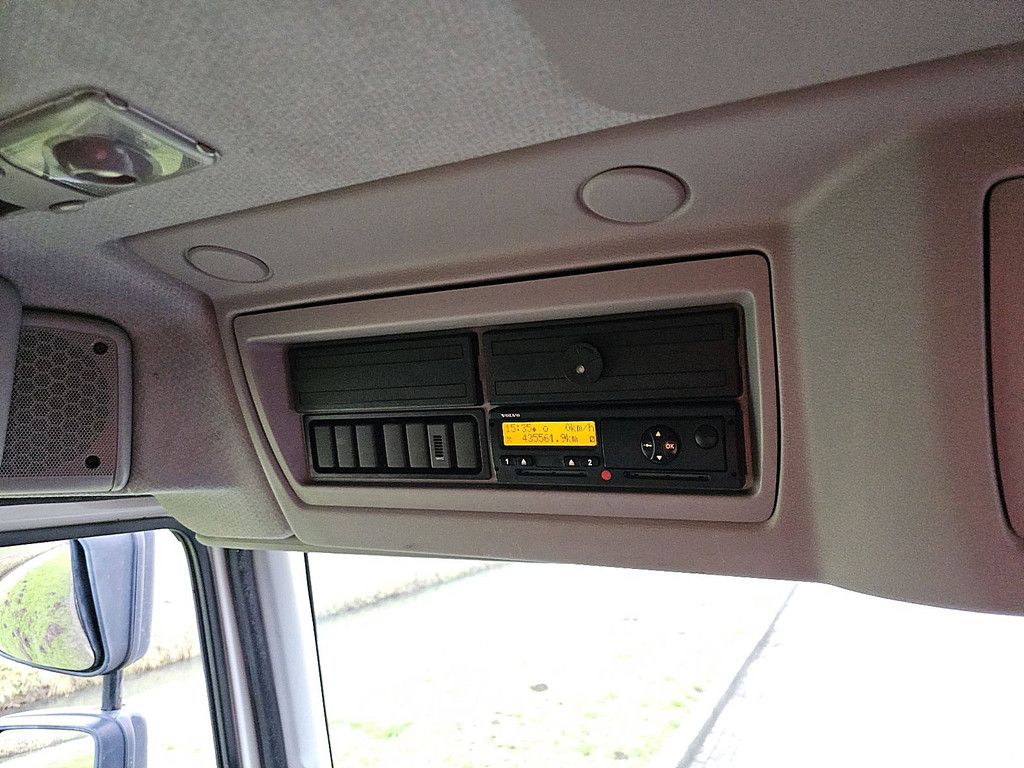 VOLVO FE 280.18 box 5.5 2t lift