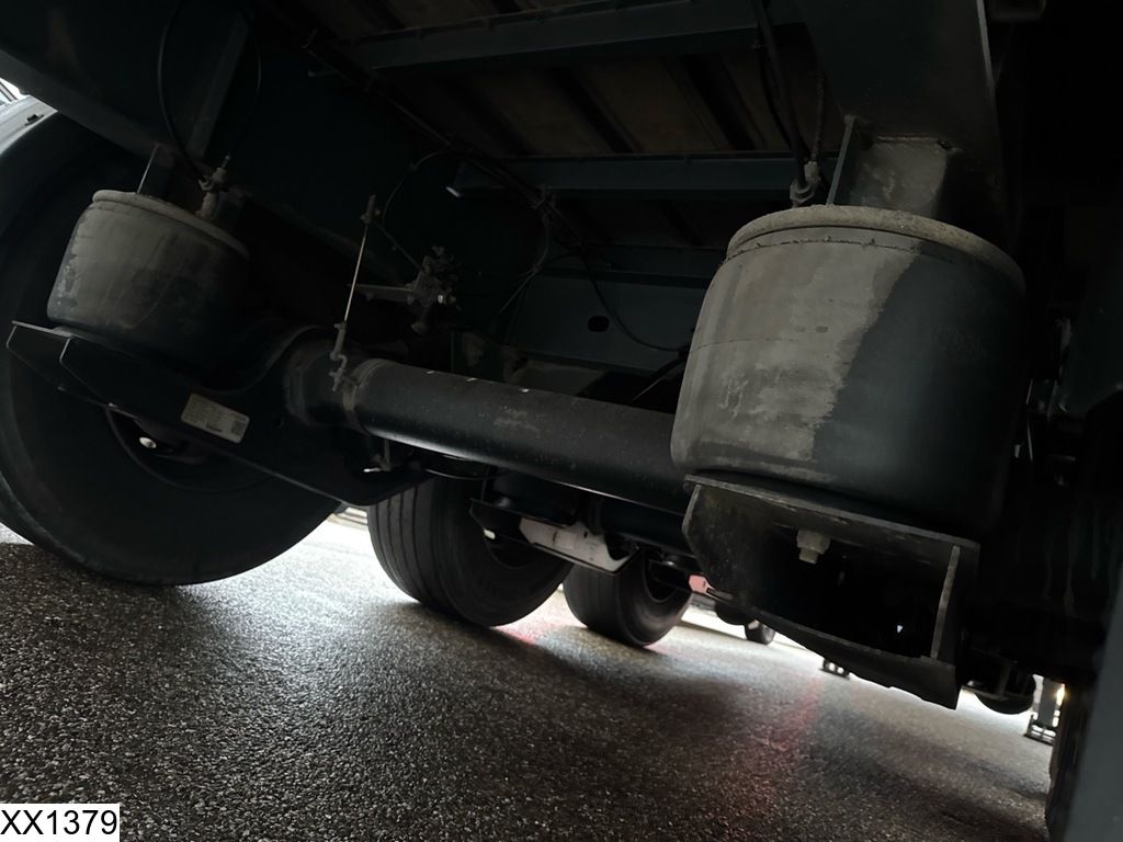 Fruehauf Tautliner Lift axle