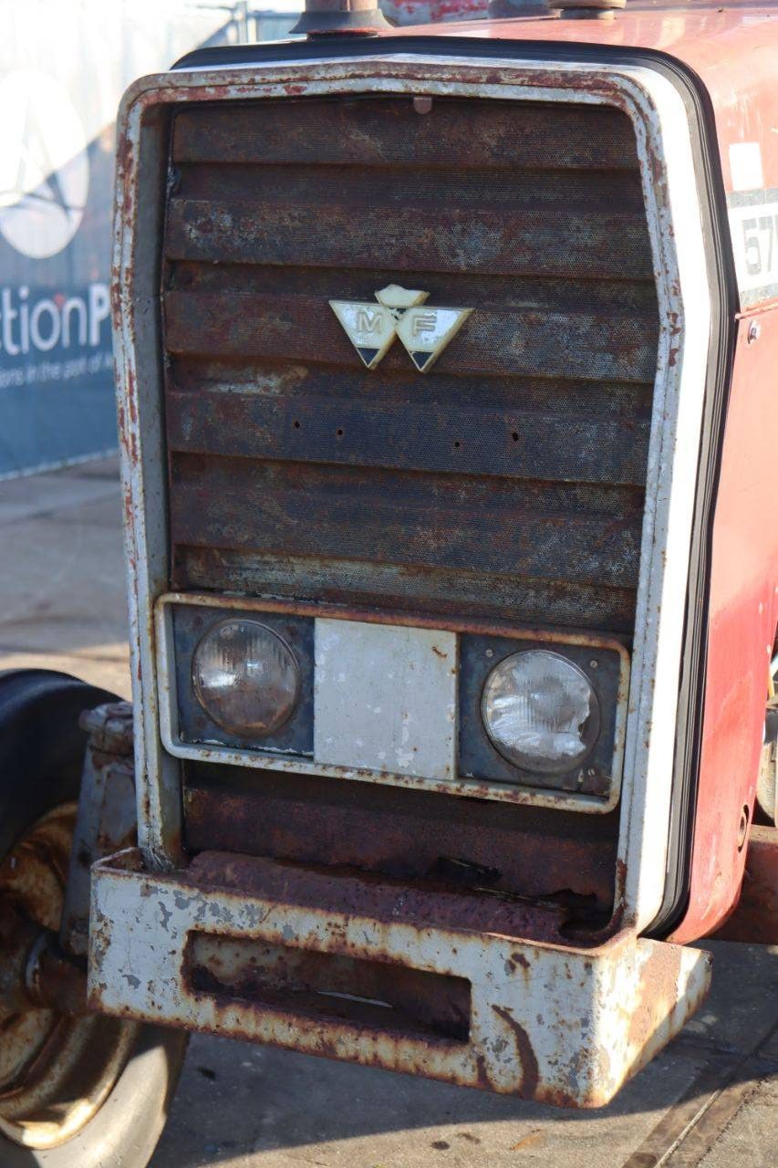 Tractor Massey Ferguson 575 Diesel 49kW (Marge)