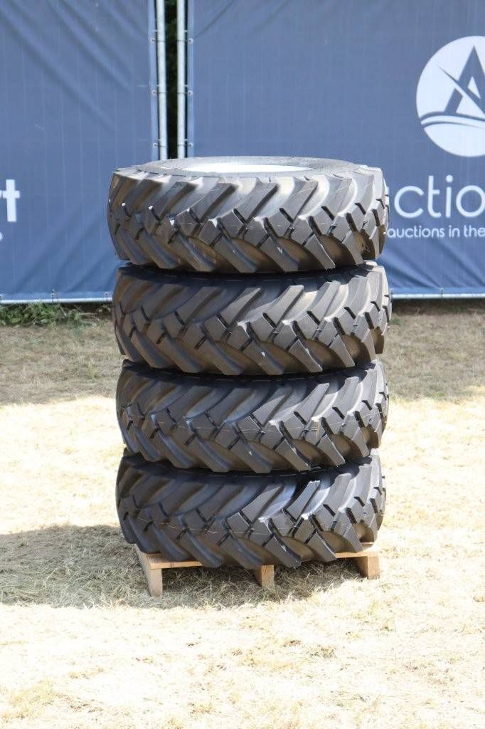 Set van 4 banden Nieuw