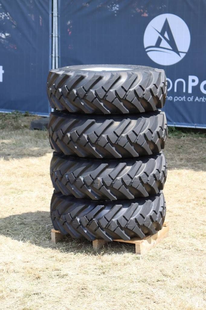 Set van 4 banden Nieuw