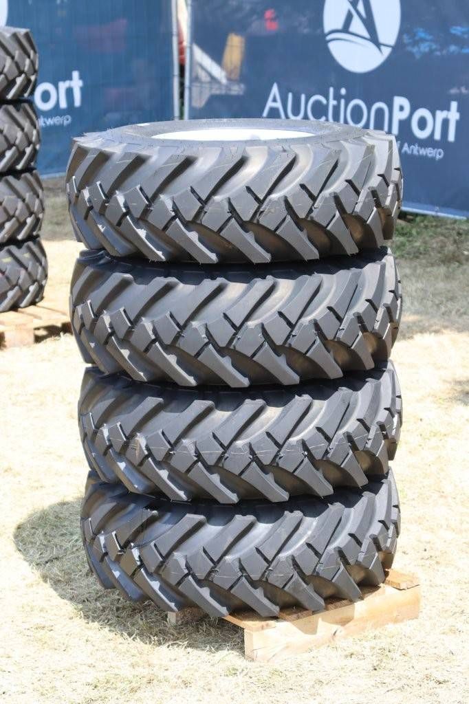 Set van 4 banden Nieuw