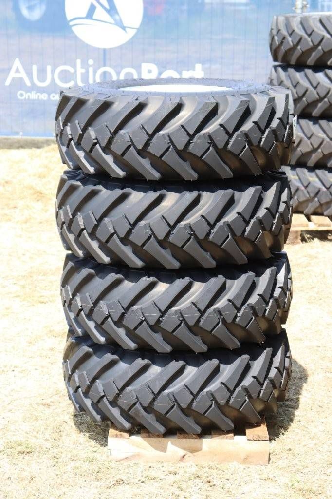 Set van 4 banden Nieuw