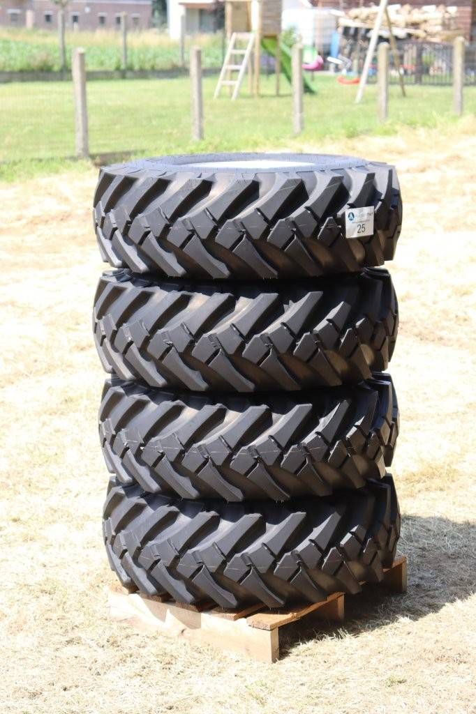 Set van 4 banden Nieuw