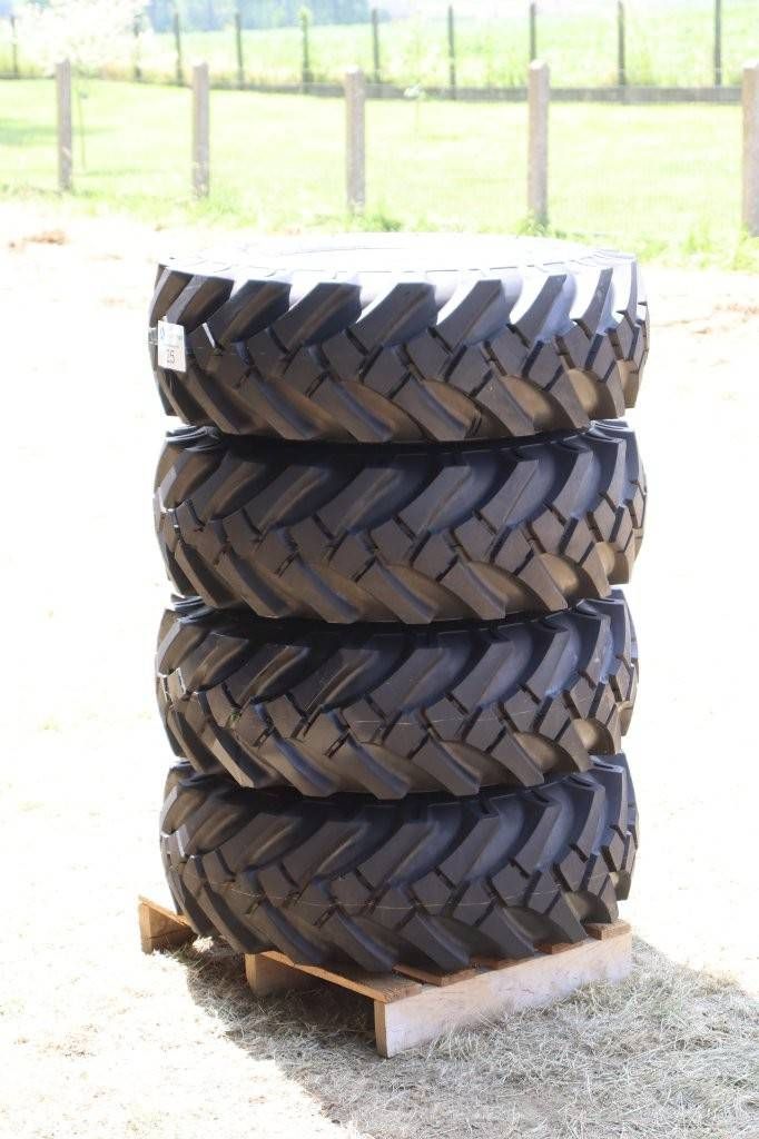 Set van 4 banden Nieuw