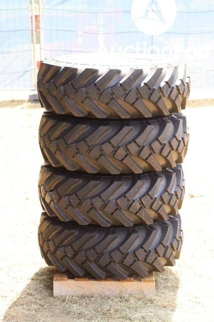 Set van 4 banden Nieuw