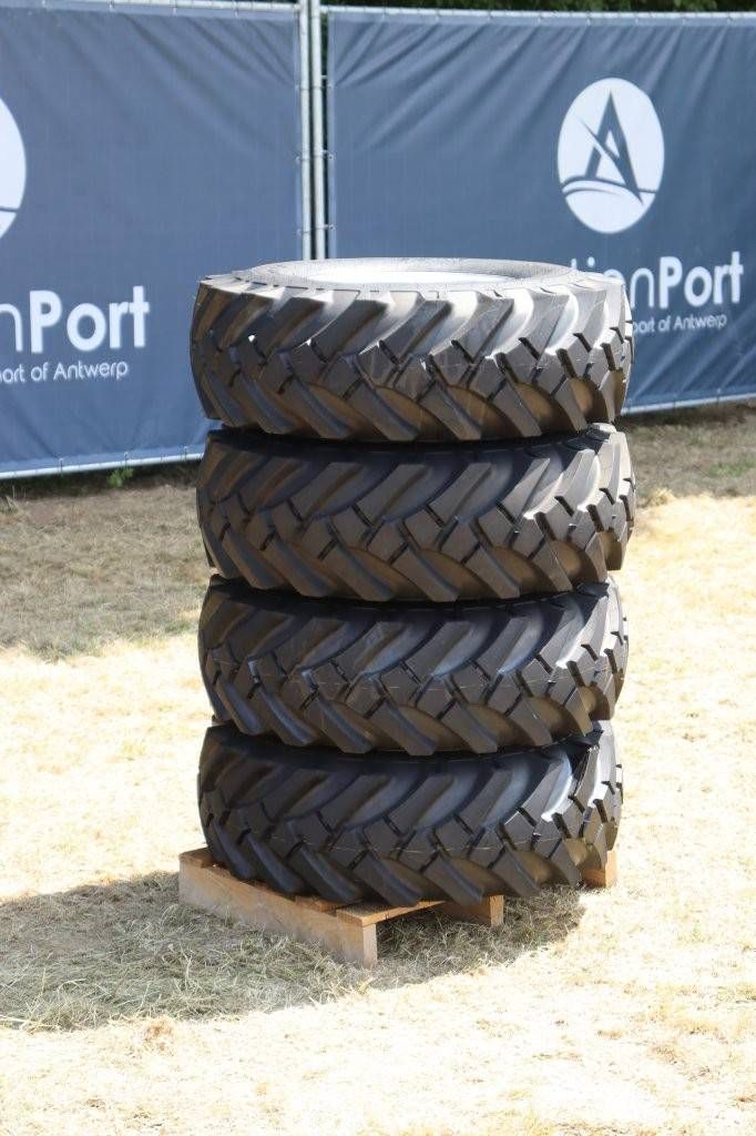 Set van 4 banden Nieuw