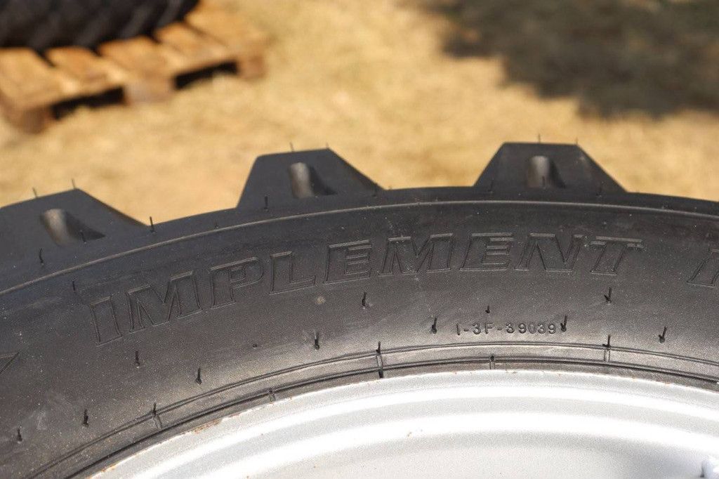 Set van 4 banden Nieuw