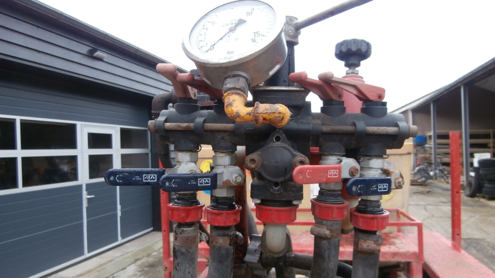 Veldspuit Cebeco zonder armen op 9,5x48 Kleber cultuurwielen€750